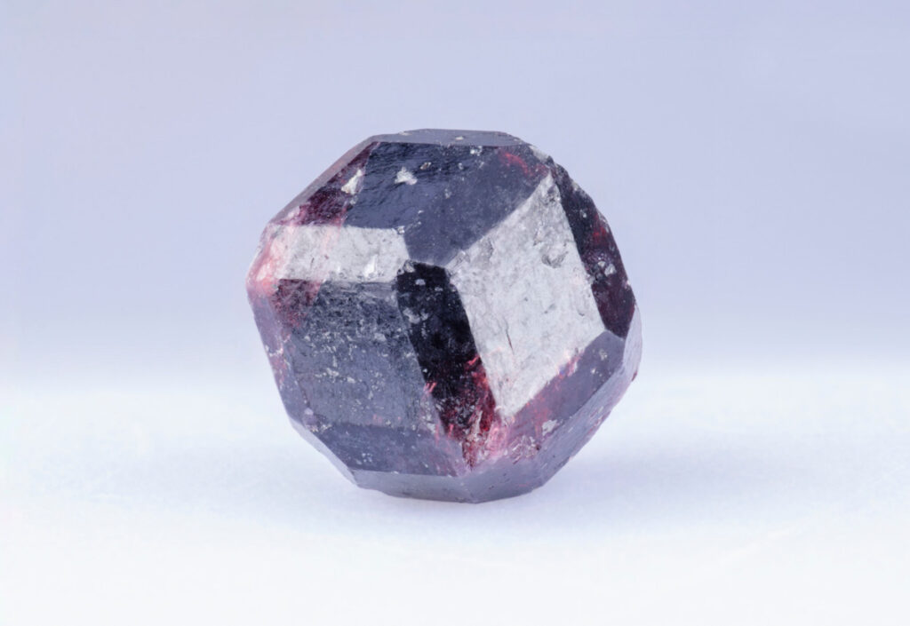 garnet crystal gives confidence