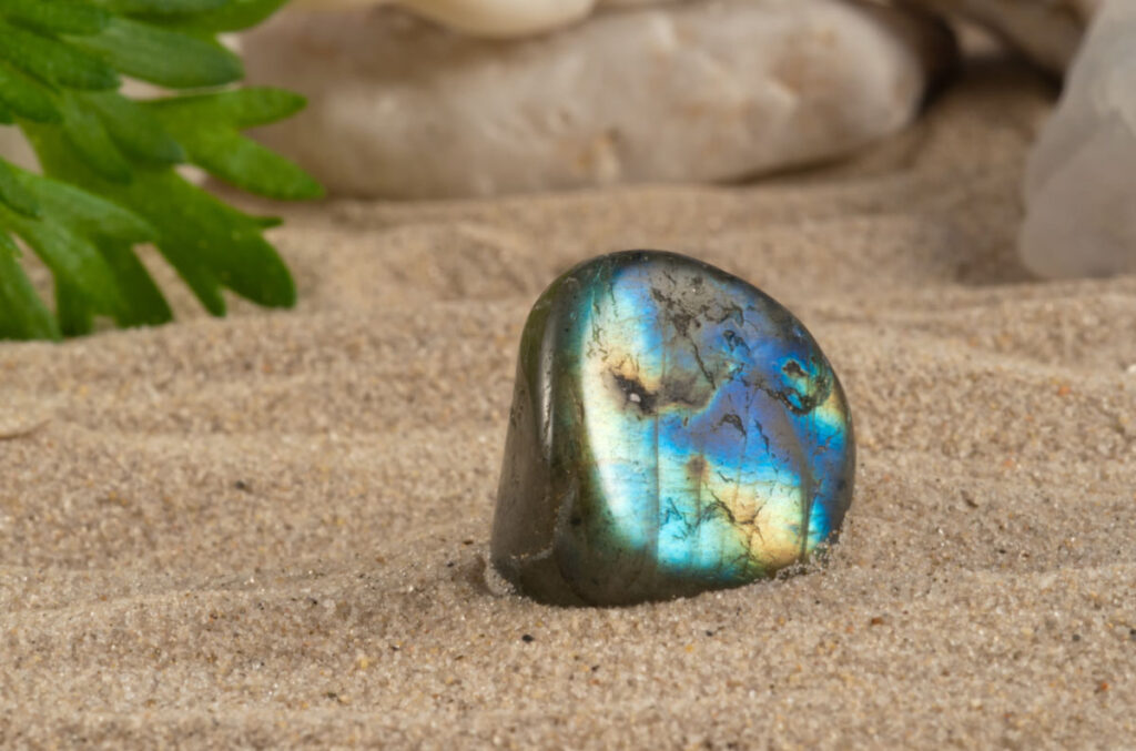 labradorite crystals help with intuition