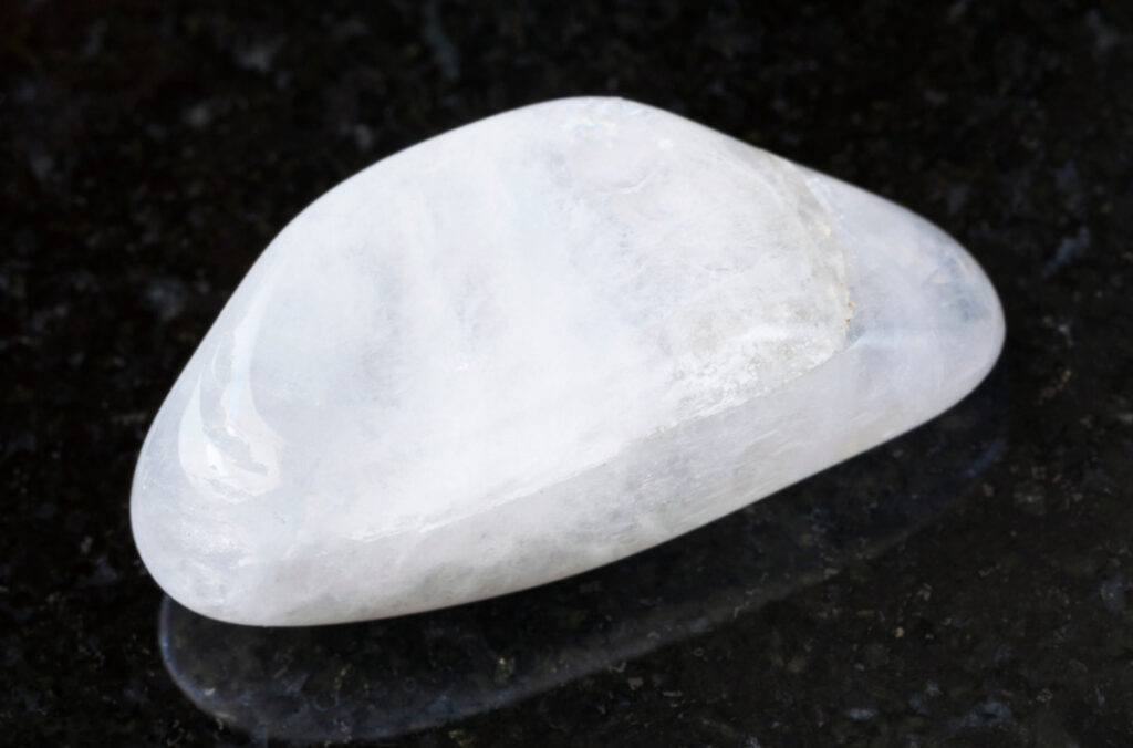moonstone crystal provide confidence