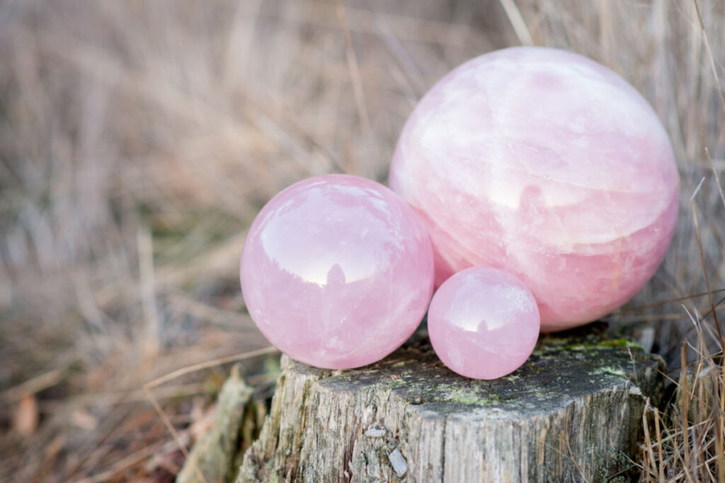 rose quartz crystals bring manifestation