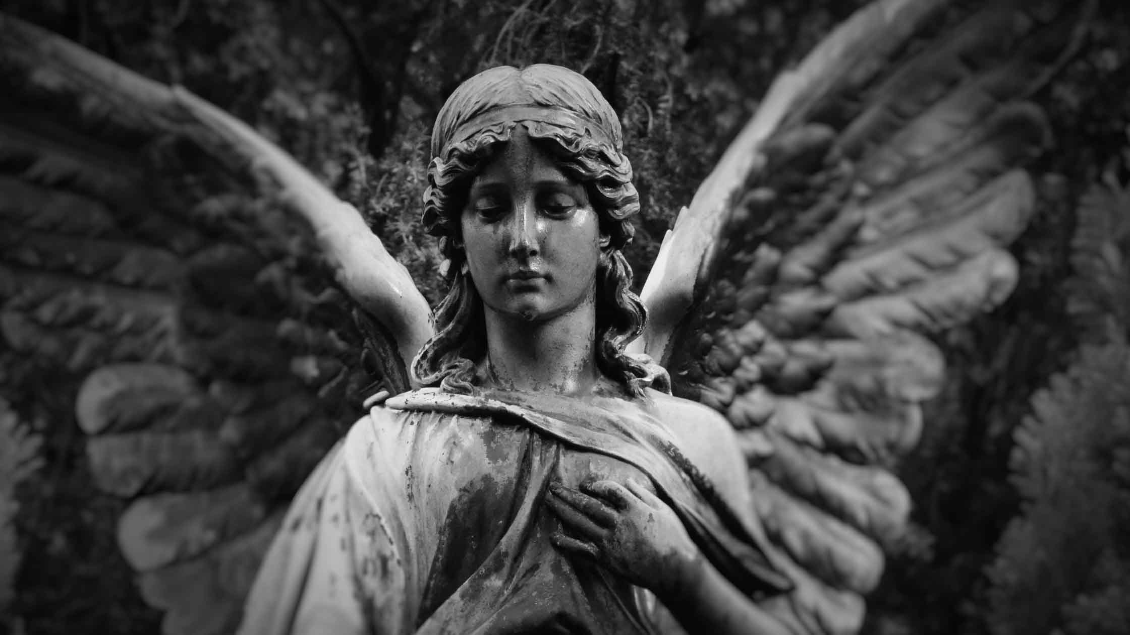 An angel statue with wings.